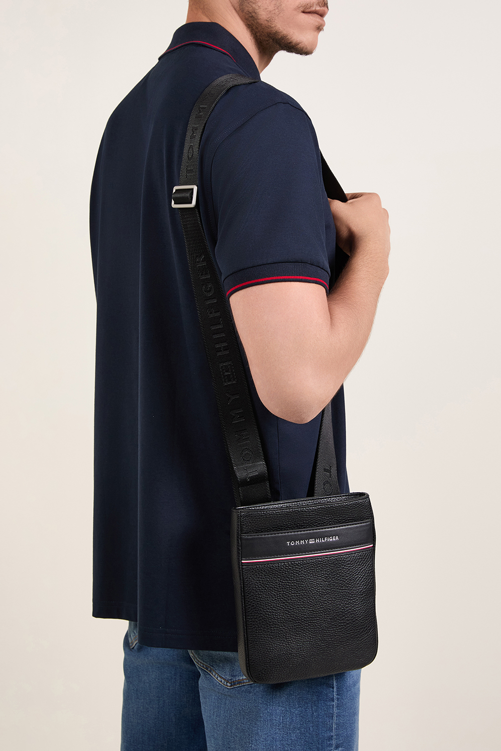 תמונת כל הלוק של תיק קרוסבודי